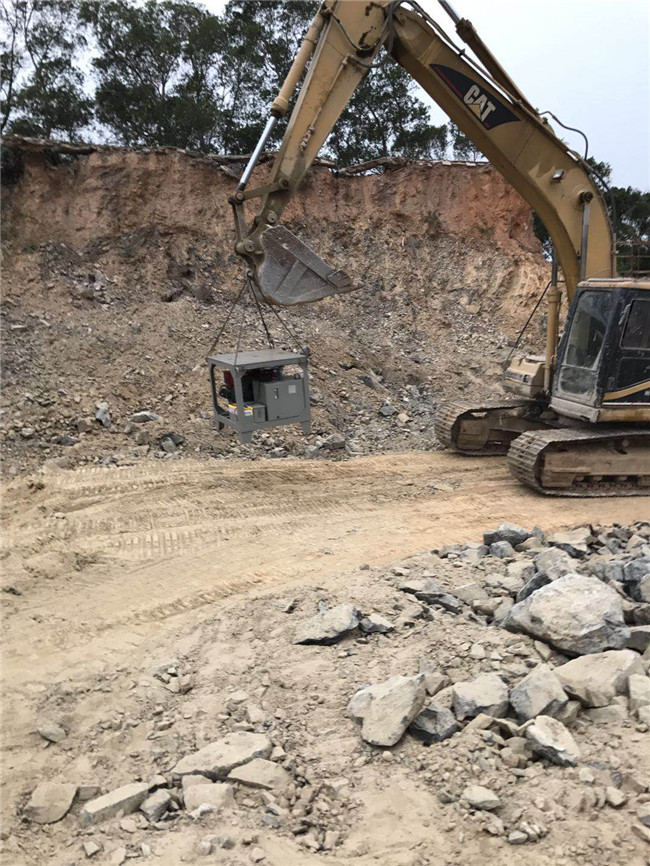 长治黎城配在挖机上使用的矿山硬石头开采设备劈裂棒生产商