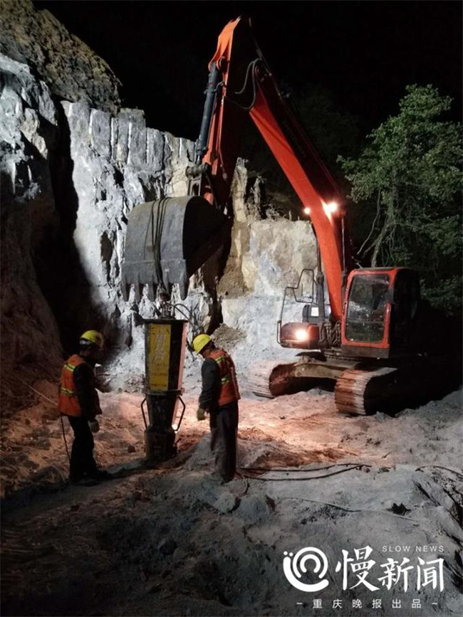 东营河口区修公路挖地基破石头机器撑石机裂石机新闻