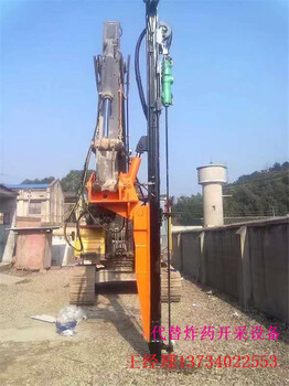 挖基礎(chǔ)破堅硬石頭用什么機器