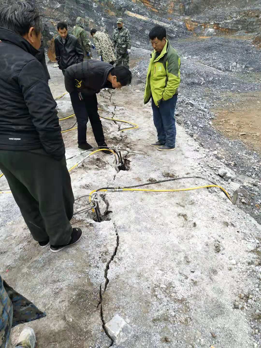 用愚公斧劈裂機(jī)開石頭行嗎