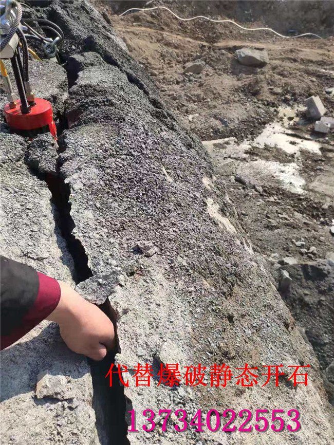 大型分石机矿山开采破硬石头快的机械西藏林芝