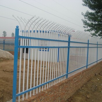 青海世腾边框护栏网双边丝护栏网西宁草坪护栏锌钢围墙护栏