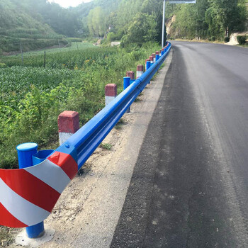 甘肅蘭州現(xiàn)貨高速公路波形護欄防撞護欄板量大批發(fā)