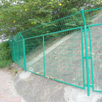 護欄網(wǎng)廠家供應(yīng)桃形立柱圍欄網(wǎng)公園小區(qū)護欄網(wǎng)廠區(qū)防護網(wǎng)