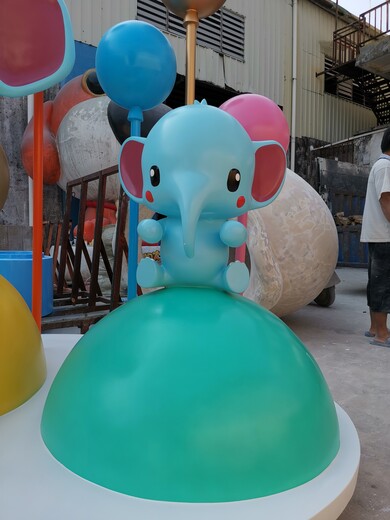 坐在圓球上的玻璃鋼卡通大象雕塑創意動物雕塑廣場裝飾