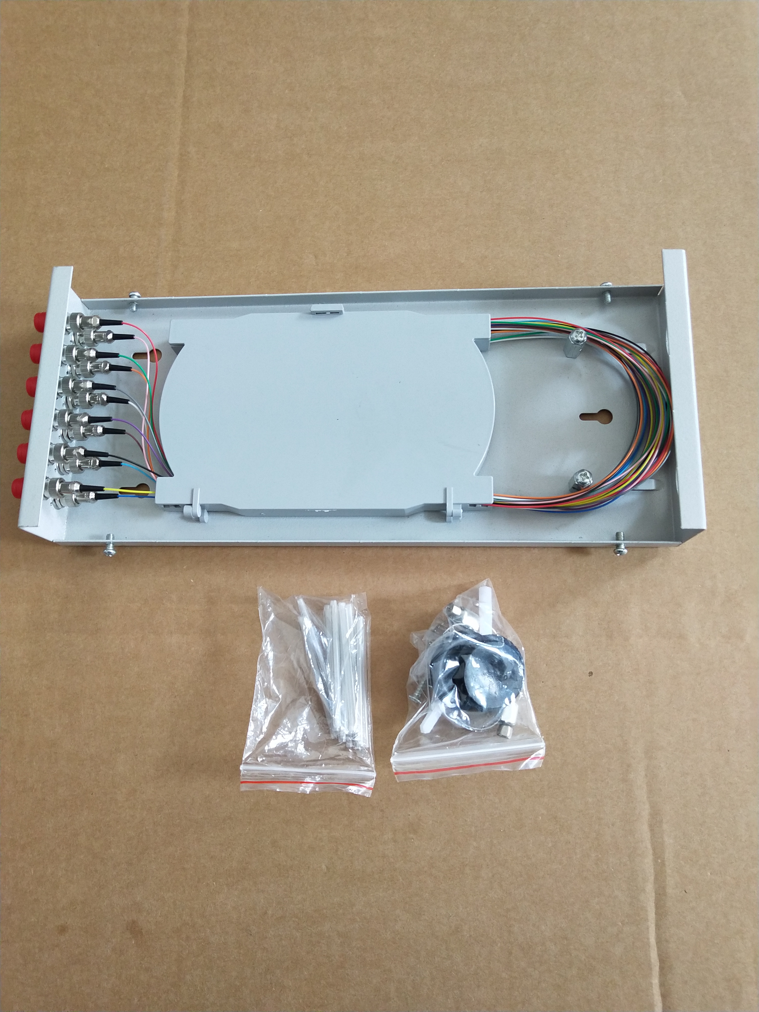桌面型12芯fc光缆终端盒接线盒12口光纤终端盒光纤盒fc满配熔接盒