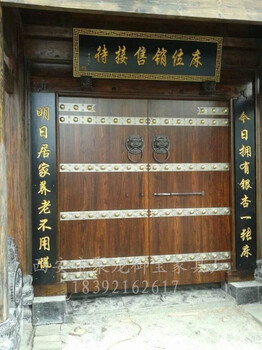 供应西安松木大门厂家，仿古大门价格，榆木大门效果图，铜钉大门