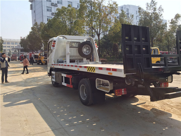 国五一拖二道路救援车-清障车大量现货厂家-清障车哪家比较好