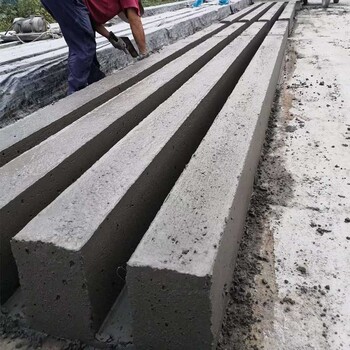 牧原豬舍預(yù)制梁成型機(jī)實(shí)心梁拉模機(jī)水泥梁內(nèi)震機(jī)森泰報(bào)價(jià)