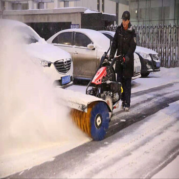 厂家手推5马力油浸式全齿轮扫雪机带差速器1.1米宽清雪好帮手