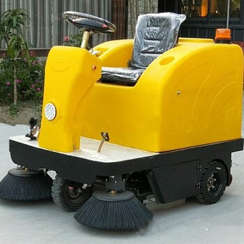 云南安宁学校扫地机驾驶式扫地车1360型