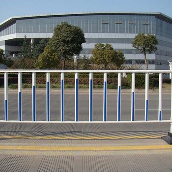 揭阳市政工厂耐腐蚀耐雨淋围墙护栏-锌钢护栏多少钱一米