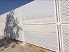 珠海防风镀锌钢板围墙-透风外墙冲孔围挡图片-工地施工围挡-抗山竹