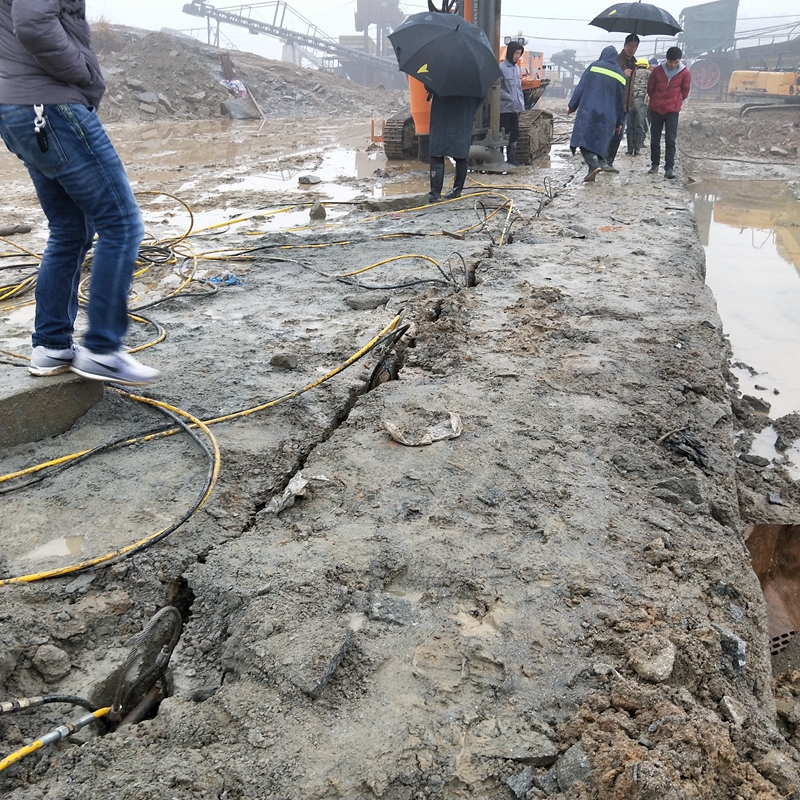 地下金矿铁矿钨矿铜矿不用放炮的开采设备安康