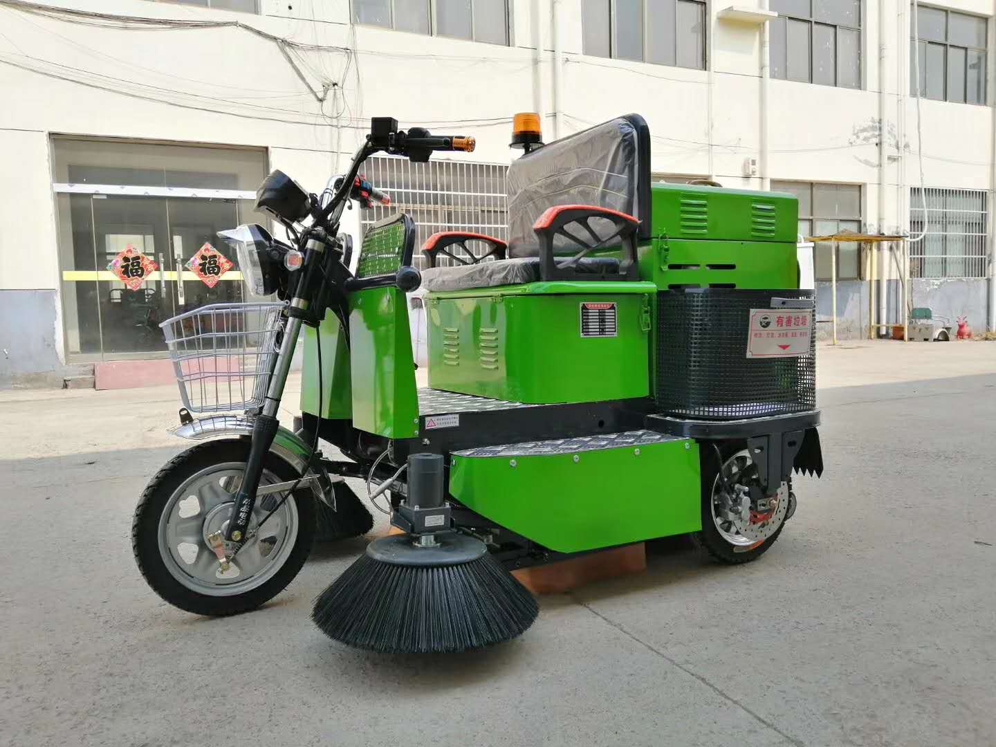 电动清扫车多功能扫路车驾驶式扫地车报价