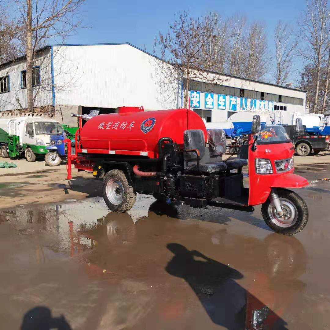 新疆三吨洒水车两吨洒水车小型洒水车