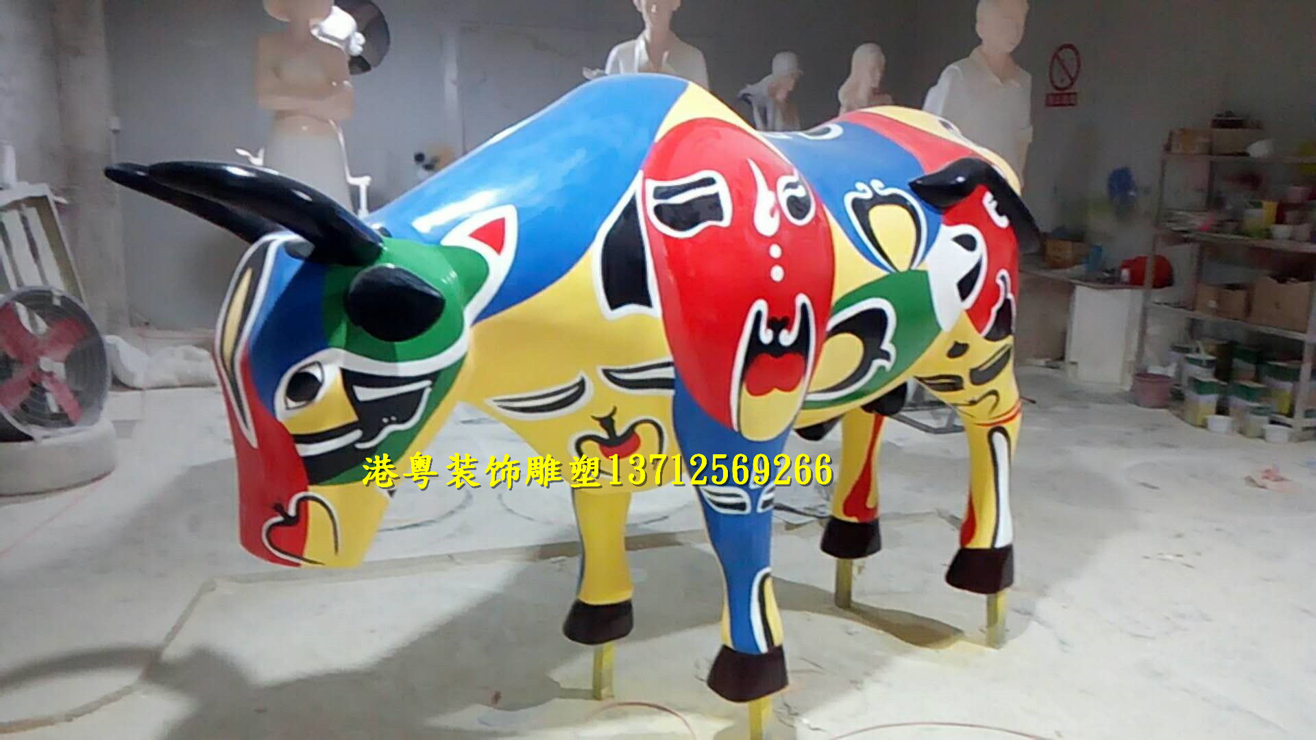 东莞玻璃钢动物雕塑厂家定制2018新品彩绘牛雕塑