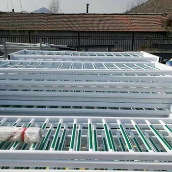 河南鄭州廠家供應(yīng)市政道路交通隔離護(hù)欄河道安全護(hù)欄