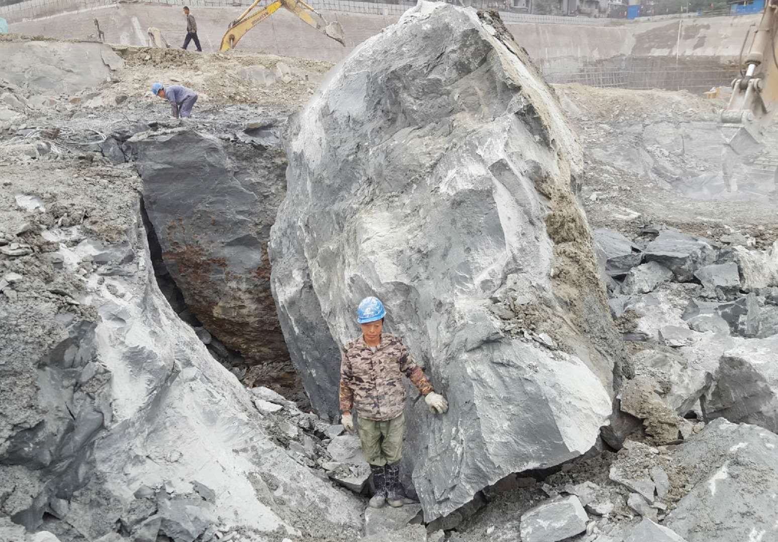 牡丹江市基础开挖大型分裂棒230型