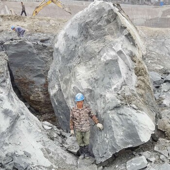 北海市挖深沟石头开采劈裂棒批发价格