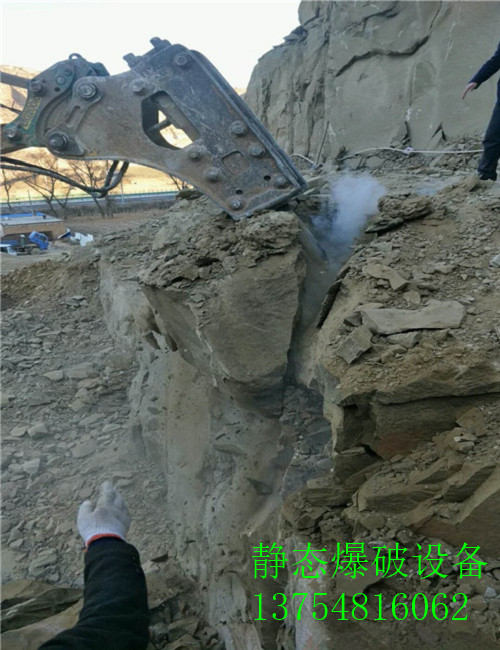 咸阳市镁石破碎开采劈裂棒生产厂家