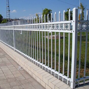 围墙护栏别墅围墙护栏网锌钢护栏图片道路护栏生产厂家