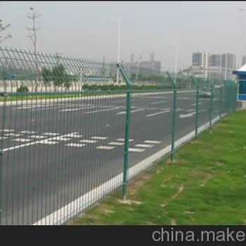 肇慶市政公路護欄交通護欄網(wǎng)雙邊框架護欄網(wǎng)