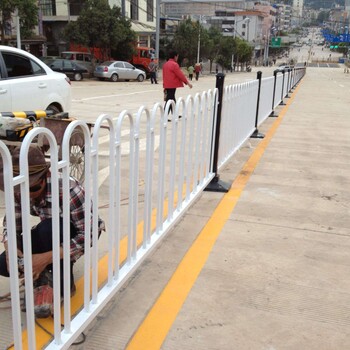 清远人行道路护栏锌钢反光防眩道路护栏京式护栏样式图片