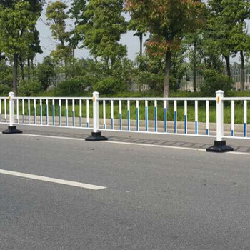 廠家大量供應(yīng)河北乾祥道路護(hù)欄S型眩板護(hù)欄欲購從速