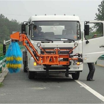 东风天锦护栏清洗车高速护栏清洗车