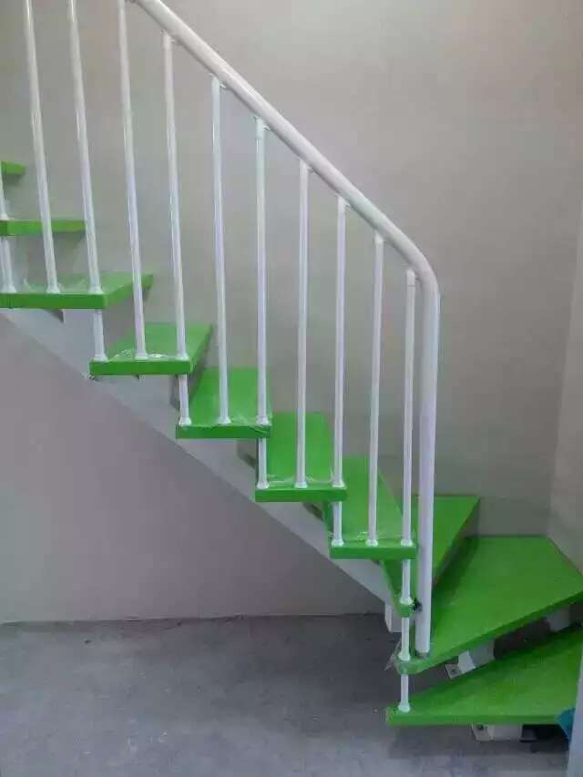 楼梯配件钢木楼梯