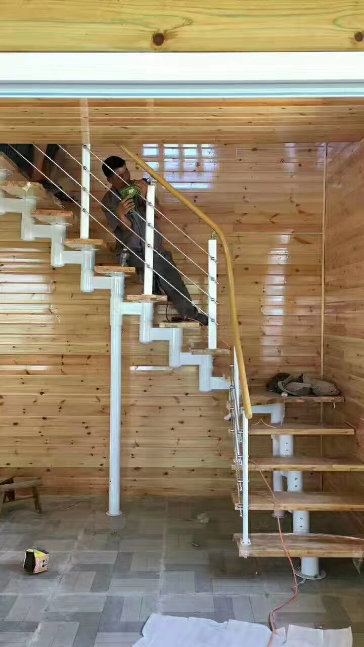 楼梯配件钢木楼梯