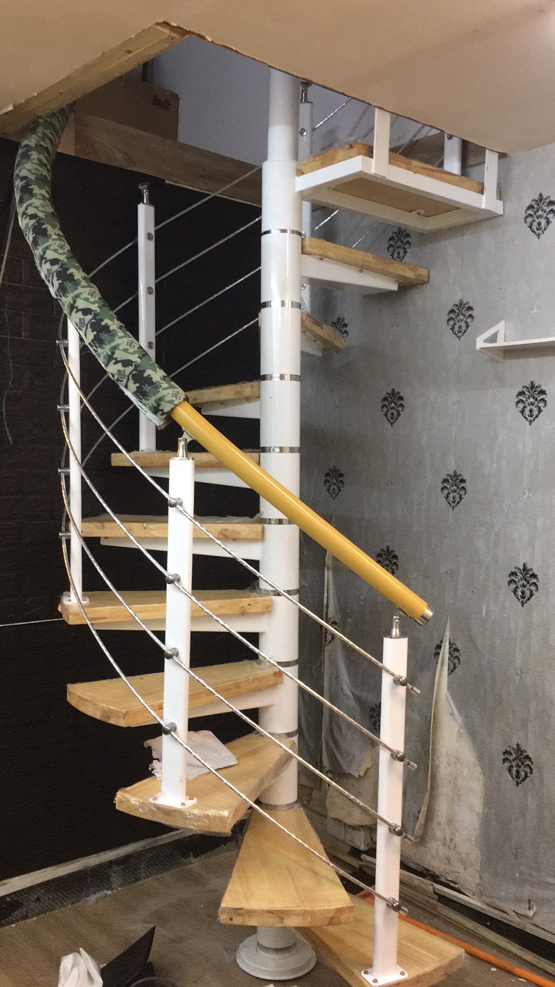 重型卷板楼梯室内钢木楼梯