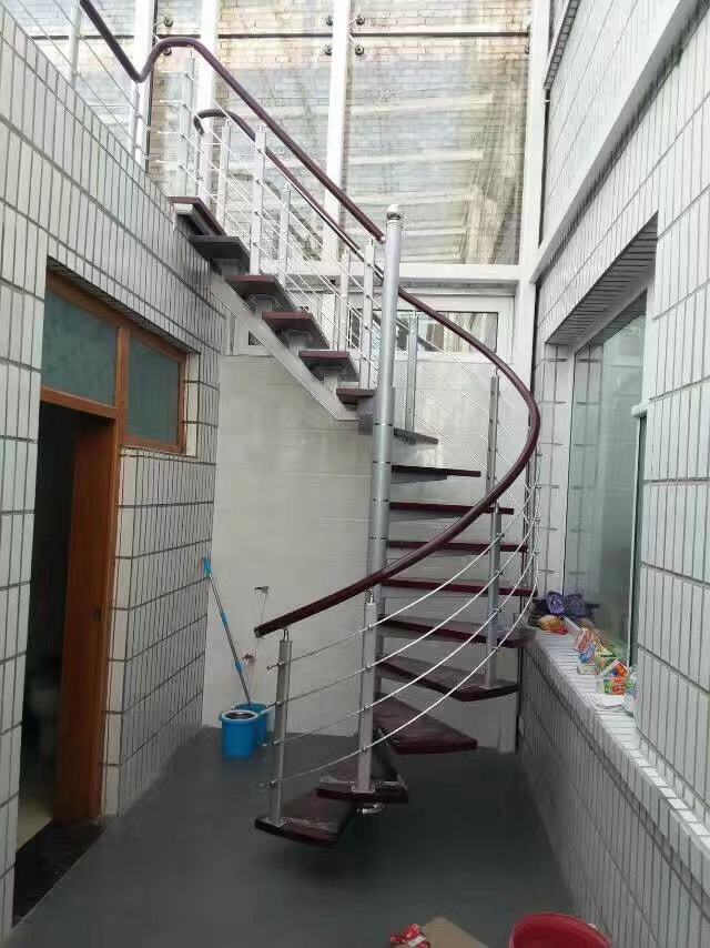 弧形楼梯不锈钢复合管护栏立柱