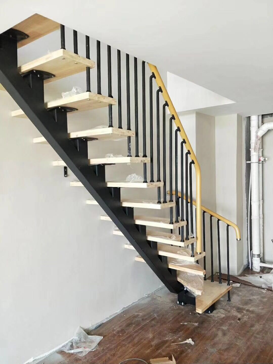 重型卷板楼梯室内钢木楼梯