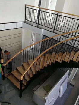 楼梯定制各种造型楼梯