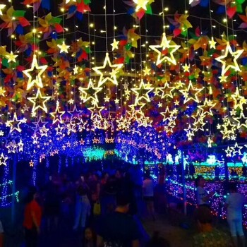 高科技LED灯聚集形成炫目缤纷的色彩王国、灯光展布景安装