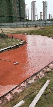 南通海门彩色透水混凝土压花压模胶粘石彩色防滑路面厂家施工队