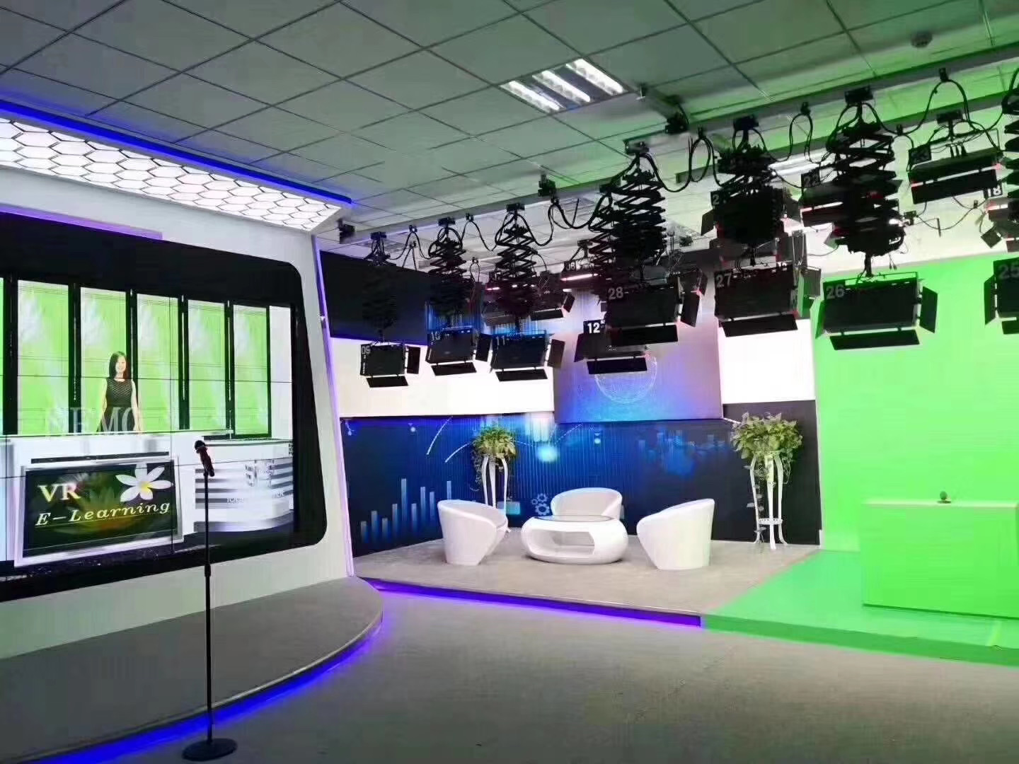 上海天影视通精致虚拟演播室建设装修多方案