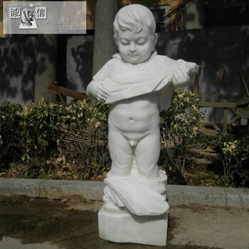 石雕撒尿小孩像漢白玉童趣雕刻中歐式兒童脫褲子尿尿園林人物雕塑