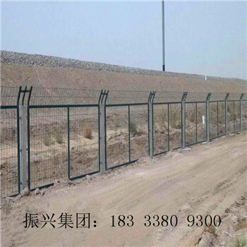 鐵路護(hù)欄網(wǎng)廠家特點(diǎn)介紹-鐵路圍網(wǎng)價(jià)格-鐵絲圍欄網(wǎng)