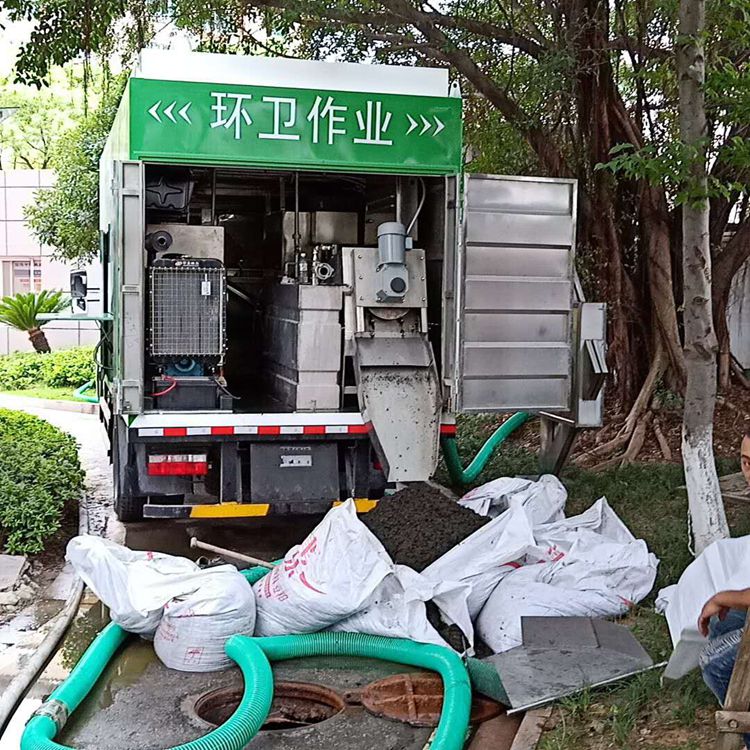 长宁河道清淤车无害化分离吸粪车