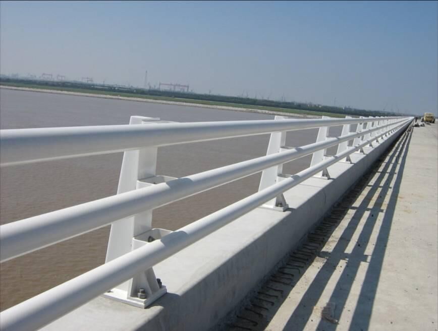 防撞护栏新疆和田地区高速桥梁护栏供应