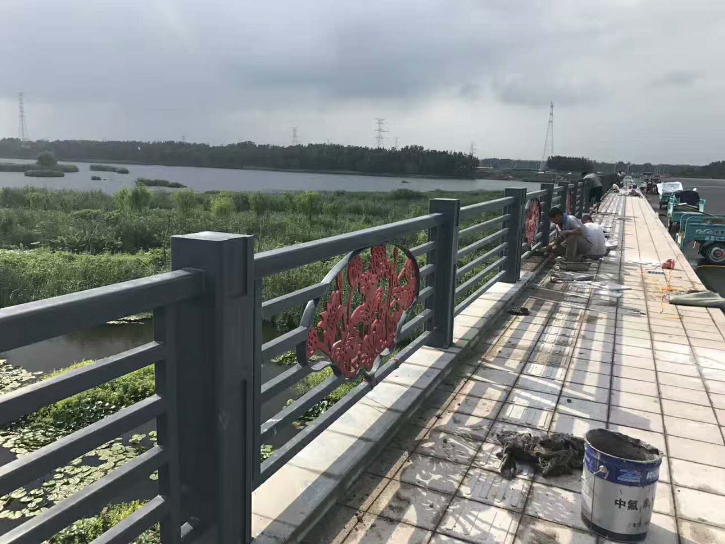 安徽省铜陵市高速桥梁防撞护栏生产厂家头条