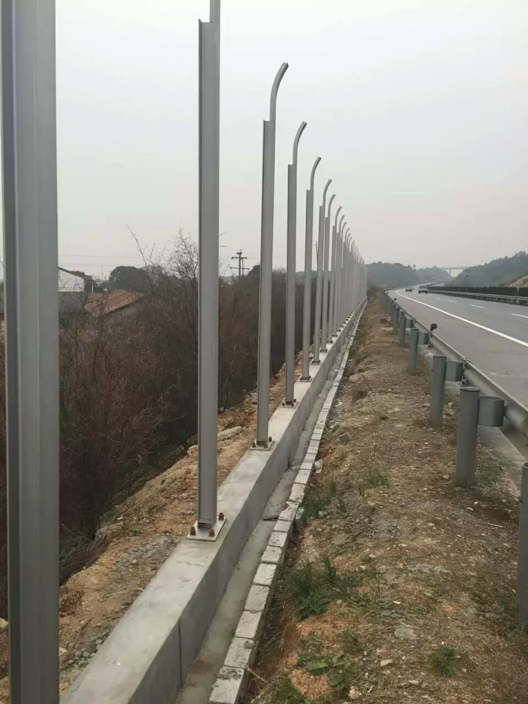 河南省平顶山市西咸高速公路声屏障设计样品声屏障厂家，生产销售安装一体化