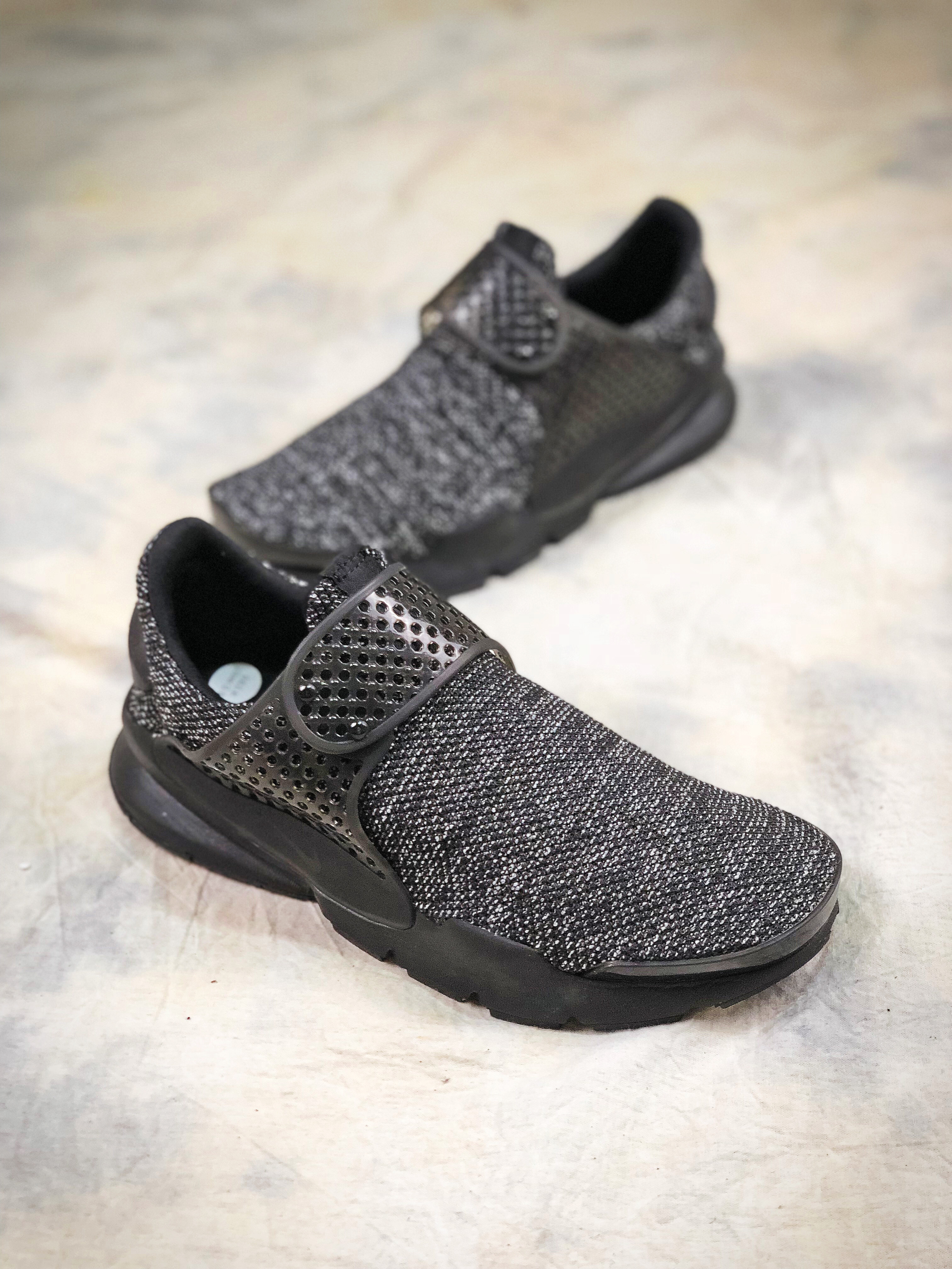 潮州阿迪达斯NMD R2跑鞋微商货源