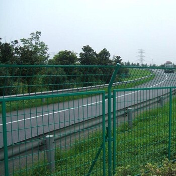青海西宁公路护栏网厂家河道护栏安装边框护栏养殖护栏网批发