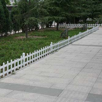新农村建设草坪护栏  塑钢护栏型材