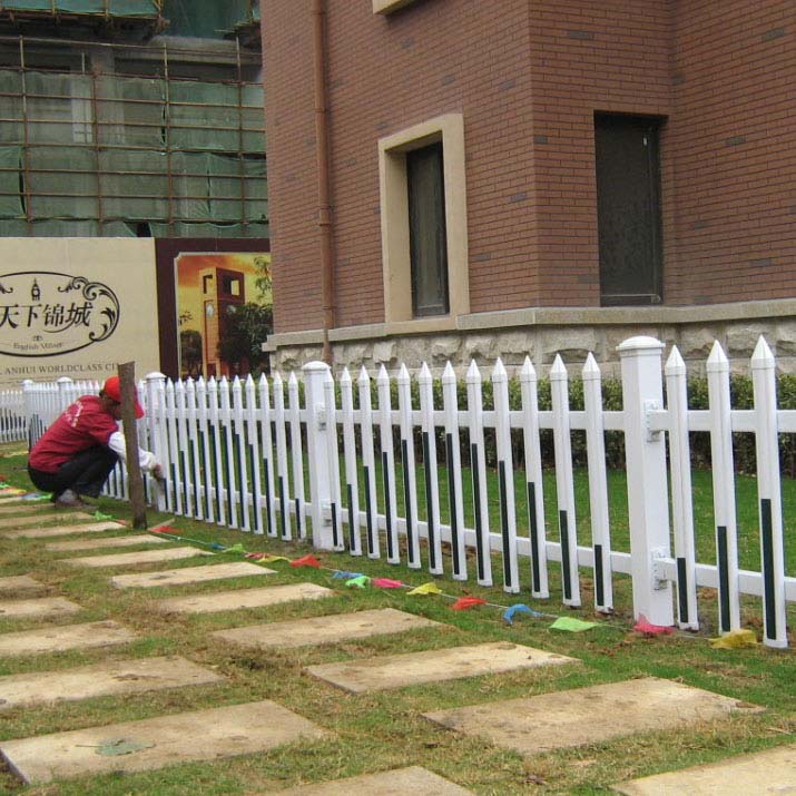 pvc草坪塑钢护栏  pvc护栏生产厂家