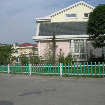 江蘇蘇州昆山pvc廠區(qū)護欄價格經(jīng)銷商